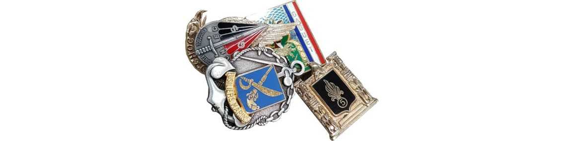 DIVERS INSIGNES METAL